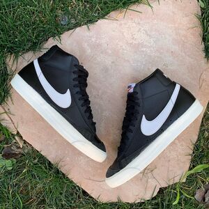 Mens Black Leather Nike blazer mid 77 casual sneakers size 9.5